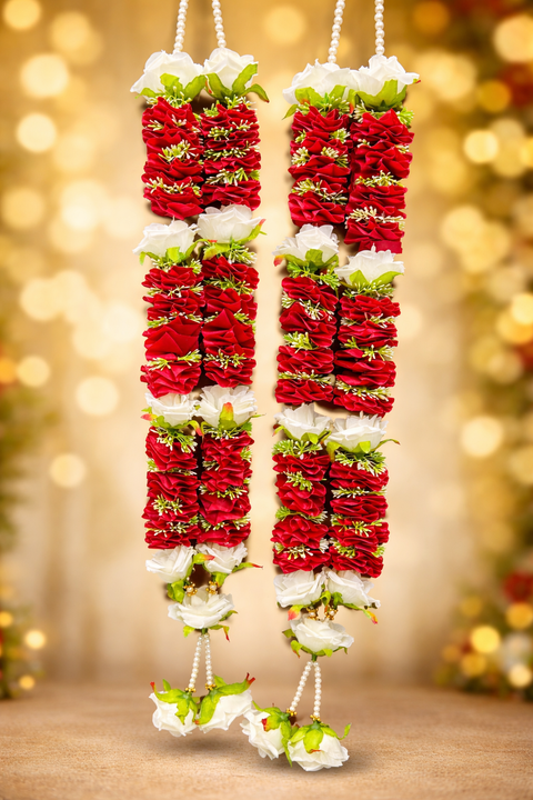 Elegant handcrafted wedding garlands pair with premium floral detailing, perfect for adding a royal touch to your special day✨