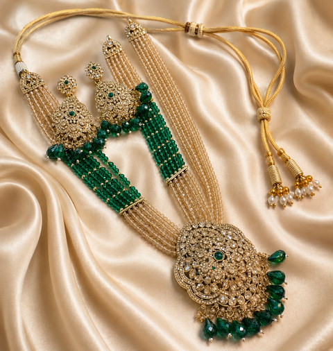 Crystal pearls with fine golden Jerkan stone With Pearls Beaded Necklace Set With Beautiful Earrings (slight variations in color and design is possible)