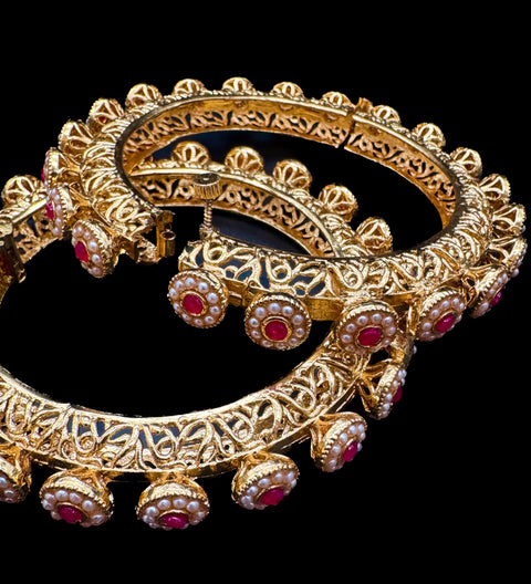 (Not original gold )Gold plated beautiful design Designer Kade (Openable , Screw Designed)pair