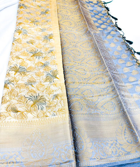 Art Silk Saree With Contrast Pallu And Blouse