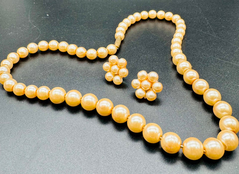 Beautiful pearls with stone beaded necklace with small studs