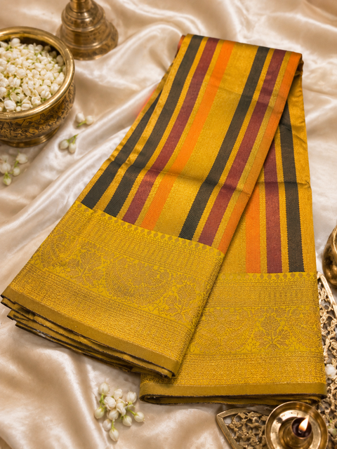 Soft Silk Saree with contrast beautiful pallu , border and blouse (blouse piece attached to Saree ) slight variation in color and design is possible)