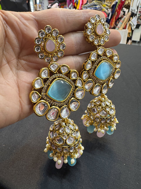 (video clip attached)Pastel Pink & Blue Beautiful uncut Kundan stones with pearls studded very Heavy work necklace with beautiful Jhumka Passa, Sheesh Patti attached to tikka ,Hand Jewellery and Nath NOTE:- original Kundan stones not fake plastic stones)