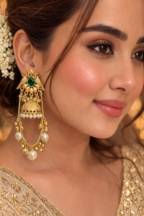 (Video clip attached)Trending Kashmiri Earrings /Premium gold-tone finish
Elegant emerald-green stone centerpiece.Traditional Kashmiri-inspired design.Handcrafted dome jhumka with pearl embellishments.Lightweight and comfortable for long wear