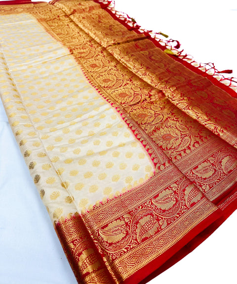 Art Silk Saree With Contrast Pallu And Blouse