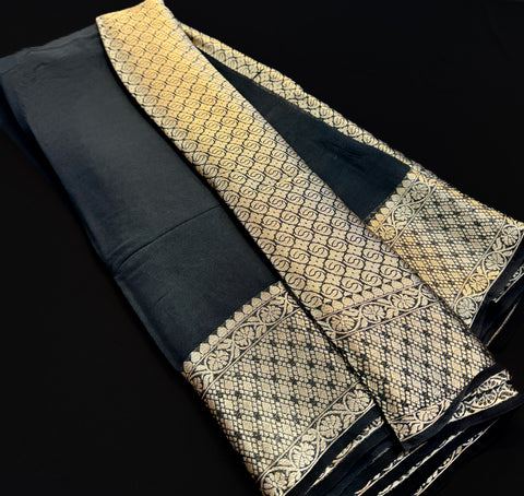Pure Georgette based heavy zari border work all on borders and on Pallu