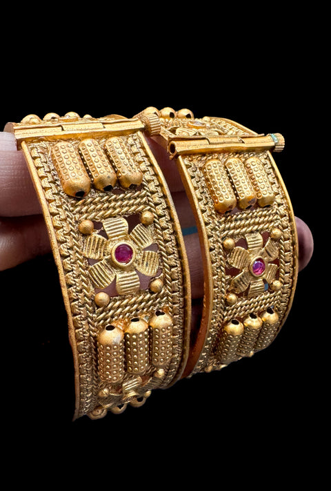 (Not original Gold )Mat look Gold plated original Kundan stone beautiful design Designer Kade (Openable , Screw Designed)pair