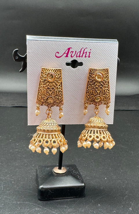 Mat look golden stone with pearls hanging Jhumka