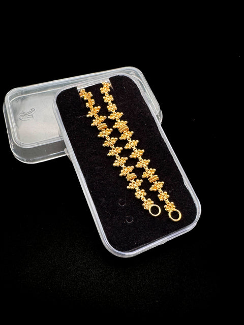 Gold look beautiful earring support Sahare (not original Gold )
