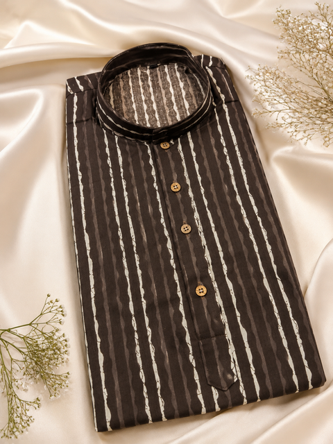 Pure cotton based Men’s Printed kurti (sizes mentioned in inches ,not according to the label on Kurti)size 44 kurti- Length 40 inches and size 46-length 42 inches ) Kurti only. Pants not included.