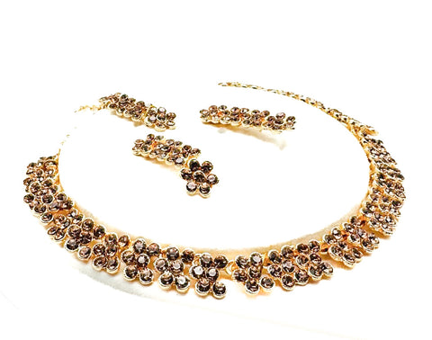 Golden color Jerkan stone studded beautiful necklace set with Earrings & Tikka
