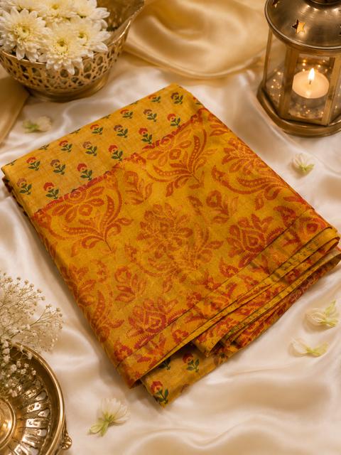 Graceful Semi Silk Cotton Saree adorned with charming floral prints and a rich woven pallu, An unstitched blouse piece is attached with the saree (slight variation in color and design is possible )