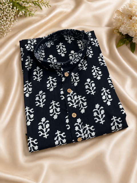 Pure cotton based Men’s Printed kurti (sizes mentioned in inches ,not according to the label on Kurti)size 44 kurti- Length 40 inches and size 46-length 42 inches ) Kurti only. Pants not included.