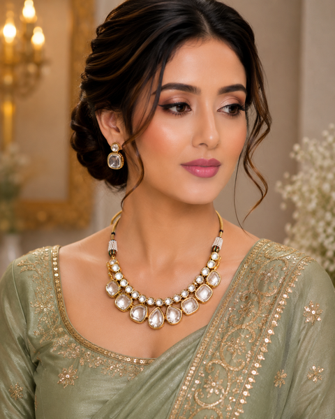 Beautiful Original uncut Kundan designer Necklace set with small stud earrings