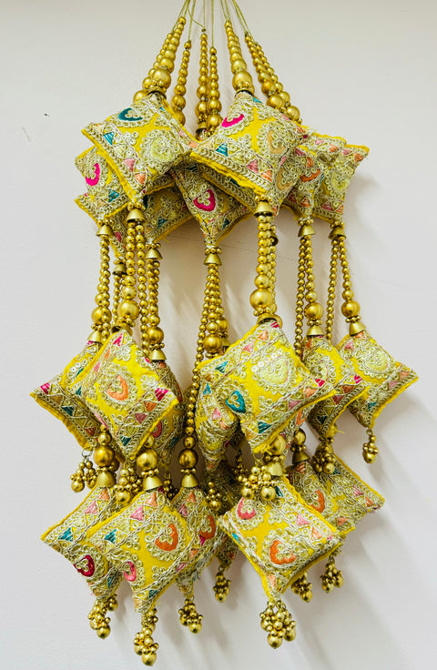 Bigger size cushioned lehnga latkans tessels (pair)