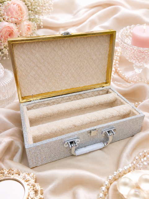 Elegant Silver Jewellery Box.
A beautiful silver-textured jewellery box with luxurious gold detailing and a soft velvet interior, perfect for safely storing and organising your precious bangles and jewellery.
Approx. Size: 30 × 17× 9 Cm.