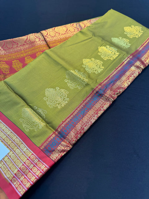 Art Silk Sarees with contrast Pallu and Blouse
