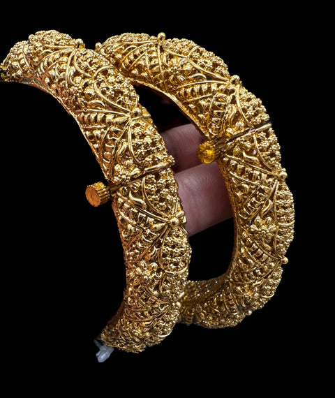 (Not original gold )Gold plated beautiful design Designer Kade (Openable , Screw Designed)pair