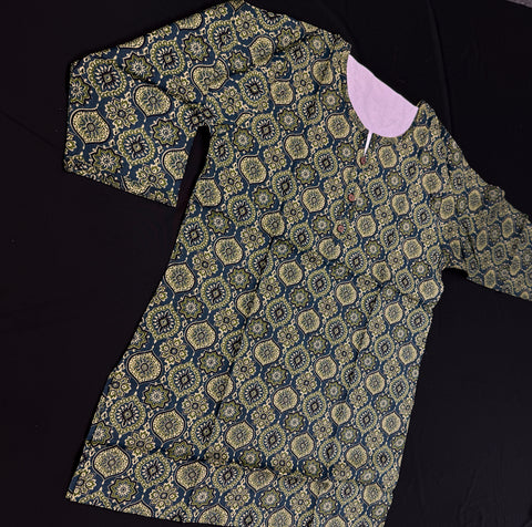 Pure Cotton based Printed short Kurti for girls /Ladies (Size 38 - length 28 inches, Size 42 ,46, 48 length -31 inches)sleeves 17 inch