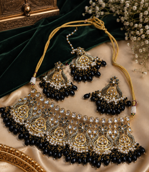 Black colour Beautiful meenakari work with Kundan Stones necklace set(slight variation in color and design is possible)