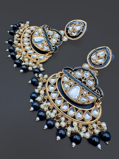 Kundan with beautiful pearls Earrings (slight variations in color and design is possible)