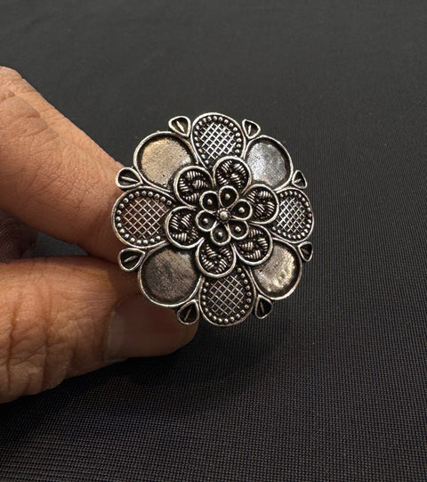 Beautiful oxidised ring (adjustable)
