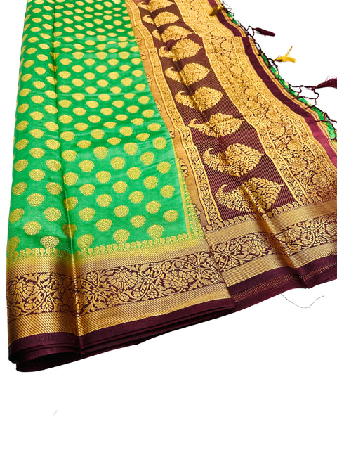 Art Silk Saree With Contrast Pallu And Blouse