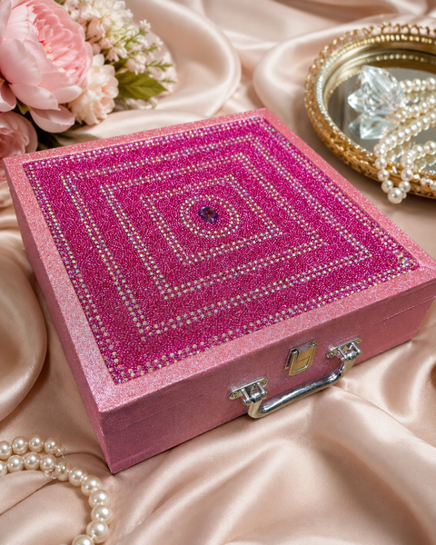 Beautiful glittery pink bangle box with a soft cream patterned interior and multiple spacious bangle holders. Elegant, stylish and perfect for keeping your bangles organised, protected and beautifully displayed. Approx. Size: 32× 32× 9 Cm.