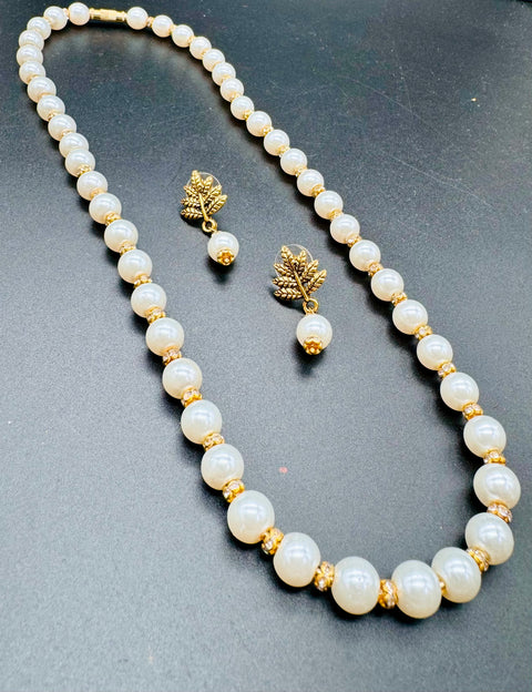 Beautiful pearls with stone beaded necklace with small studs