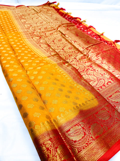 Art Silk Saree With Contrast Pallu And Blouse