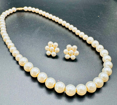 Beautiful pearls with stone beaded necklace with small studs