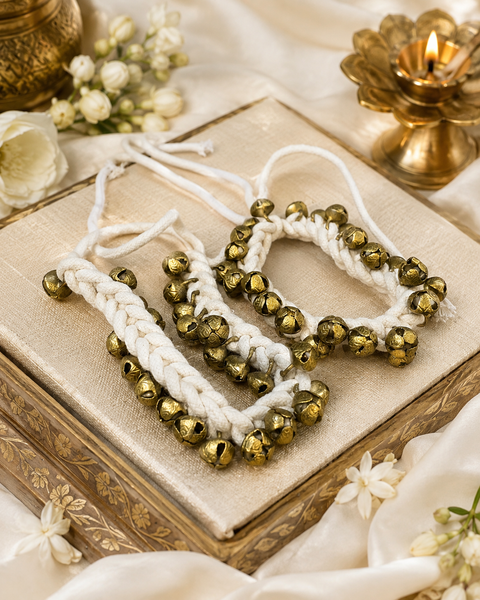 Traditional 25 big Ghungroo Bharatanatyam Ghungroo 
Beautifully crafted with 25 golden ghungroo bells on soft, braided cotton cords, designed to create a rich and rhythmic sound with every movement.