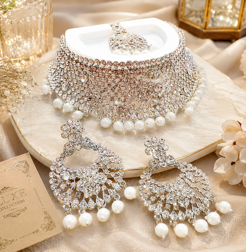 Silver Jerkan Stone Beautiful Necklace Set (slight variation in color and design is possible)
