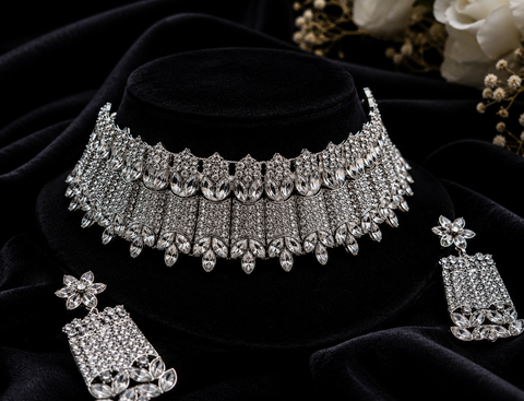 Silver Jerkan Stone Beautiful Necklace Set ( Slight variation in colour and design is possible)