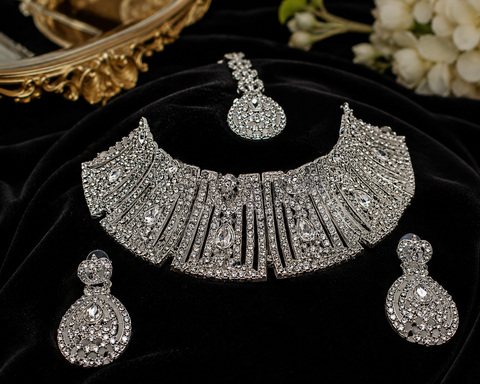 Silver Jerkan Stone Beautiful Necklace Set ( Slight variation in colour and design is possible)