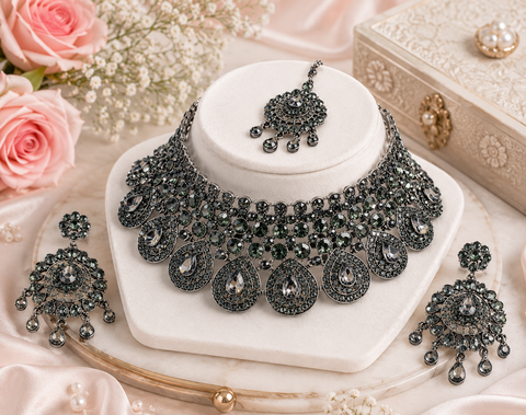 Deep Grey Black jerkan stone beautiful chokar set (slight variation in color and design is possible)
