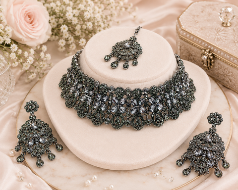 Deep Grey Black jerkan stone beautiful chokar set (slight variation in color and design is possible)