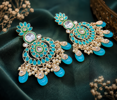 Beautiful pearls with kundan work earrings (slight variations in color and design is possible)