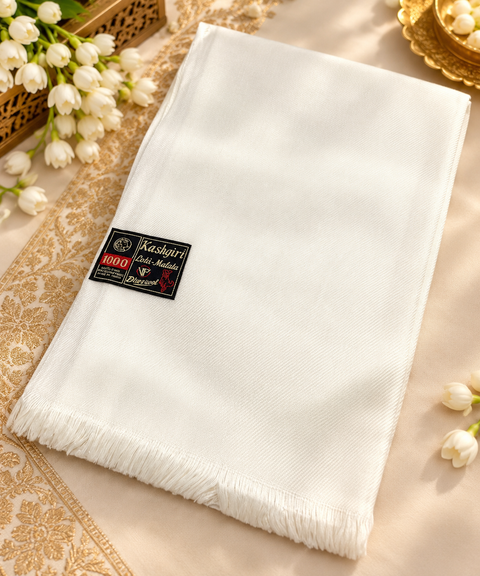 Off-White Kashmiri lohi – A soft, warm and traditional multipurpose lohi, ideal for winter wear, religious ceremonies, condolence occasions and everyday use.(slight variations /spot is possible)