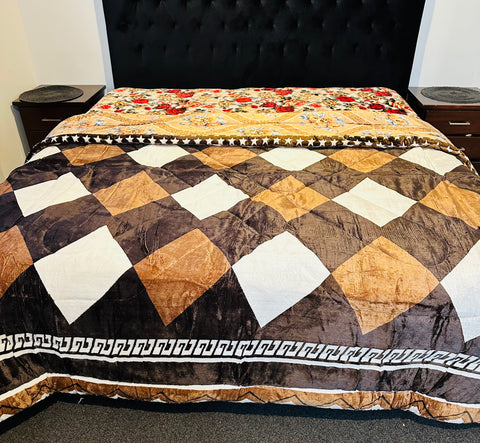 Beautiful Design 220 X 230 Cm Heavy Weight Quilt With Microfibre Filling (Super King Size Bed)
