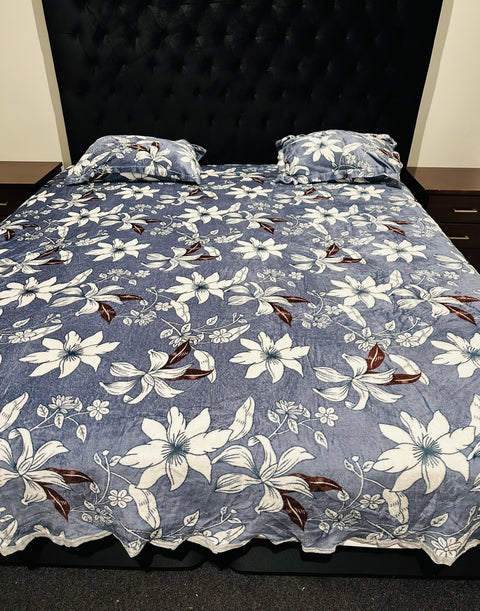 Beautiful Floral print very soft & warm Fleno Bed sheet with 2 pillow covers and Duvet cover of reversible design