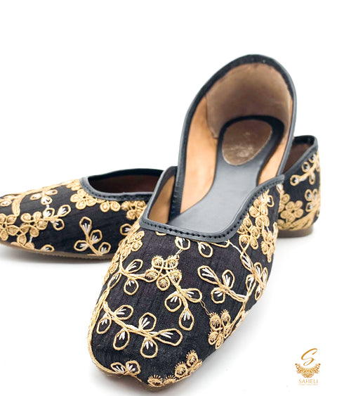 Black Colour Embroidered Fancy Jutti