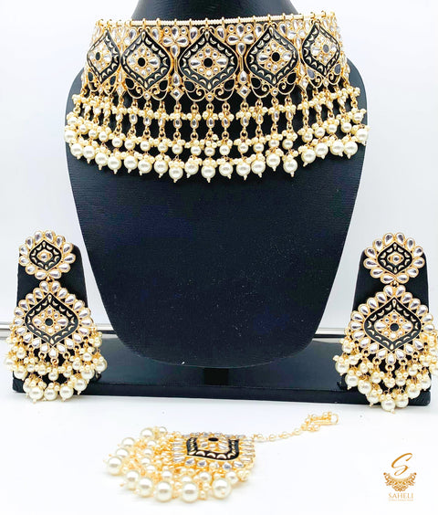 Dabi kundan with black meenakri heavy choker set with tikka