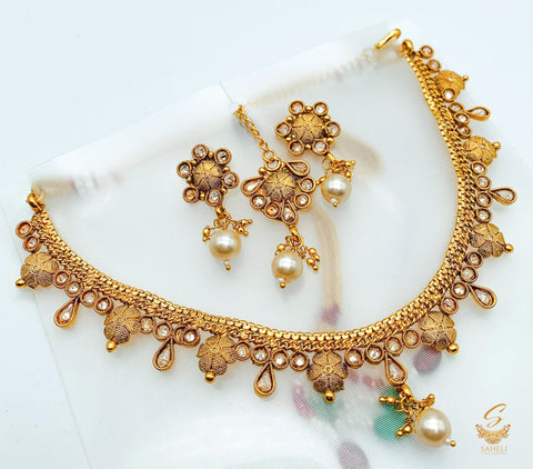 Small Size  South Indian Style Beautiful Gold Plated (Artificial) with polki stone Necklace Set