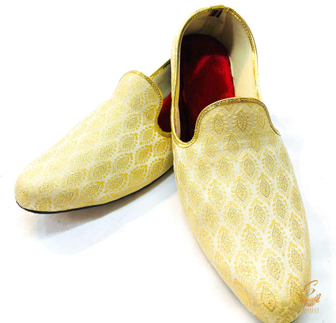 Golden Colour Brocade Design soft velvet cushioned base Men’s Punjabi Jutti