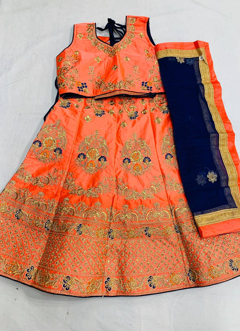 Kids stitched heavy lehnga size (6-7years)